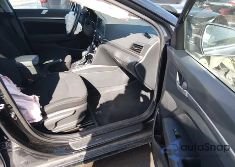 2019 Hyundai Elantra Value Edition z USA, uszkodzony, nr VIN 5NPD84LF3KH494930